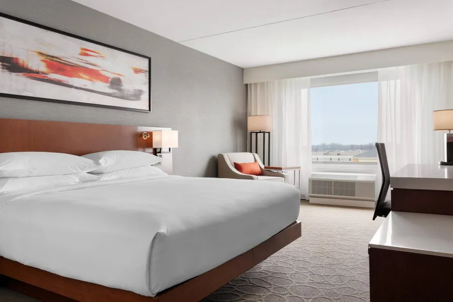Delta Hotels by Marriott Indianapolis Airport hotel detail image 2