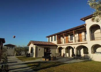 The Inn at Croad Vineyards hotel thumbnail 2