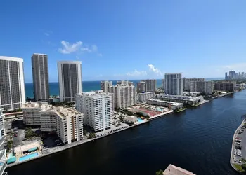 Ocean & Bay View Residence 1 Bed 1 Bath @ Beachwalk hotel thumbnail 2