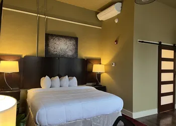 The Skylight hotel thumbnail 7