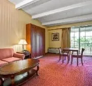 HomeSpring Inn & Studios hotel detail image 4
