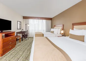 Clarion Hotel & Suites hotel thumbnail 7