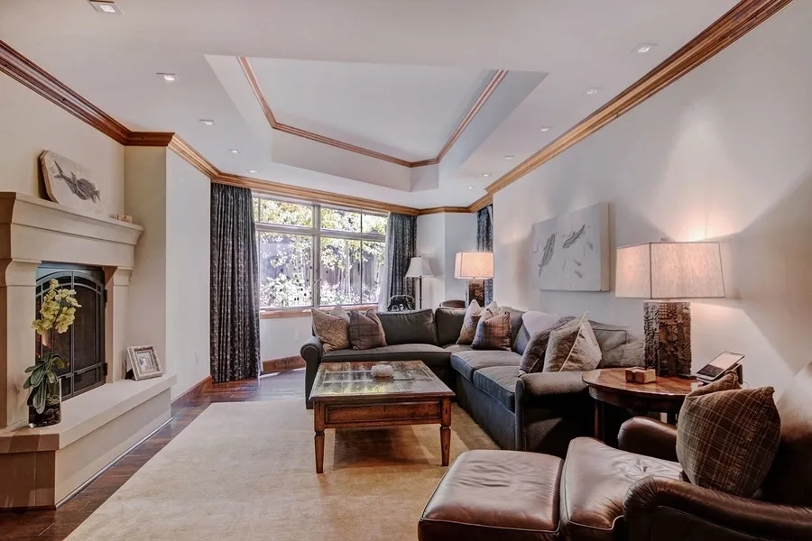 Luxe 2BR+Den Ritz-Carlton Residence Quiet Location by RedAwning hotel detail image 6