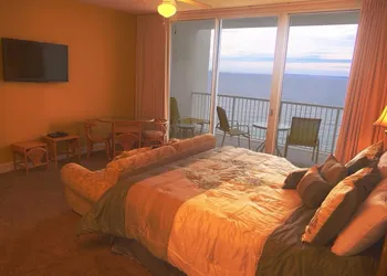 Majestic Beach Condos hotel thumbnail 8