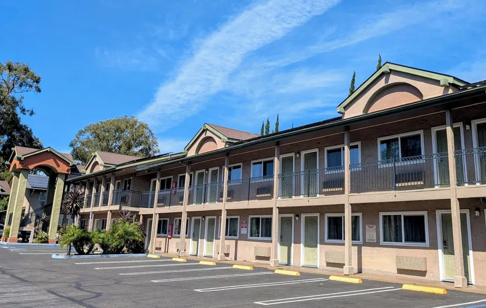 Olive Tree Inn & Suites, a Howard Johnson by Wyndham hotel detail image 6