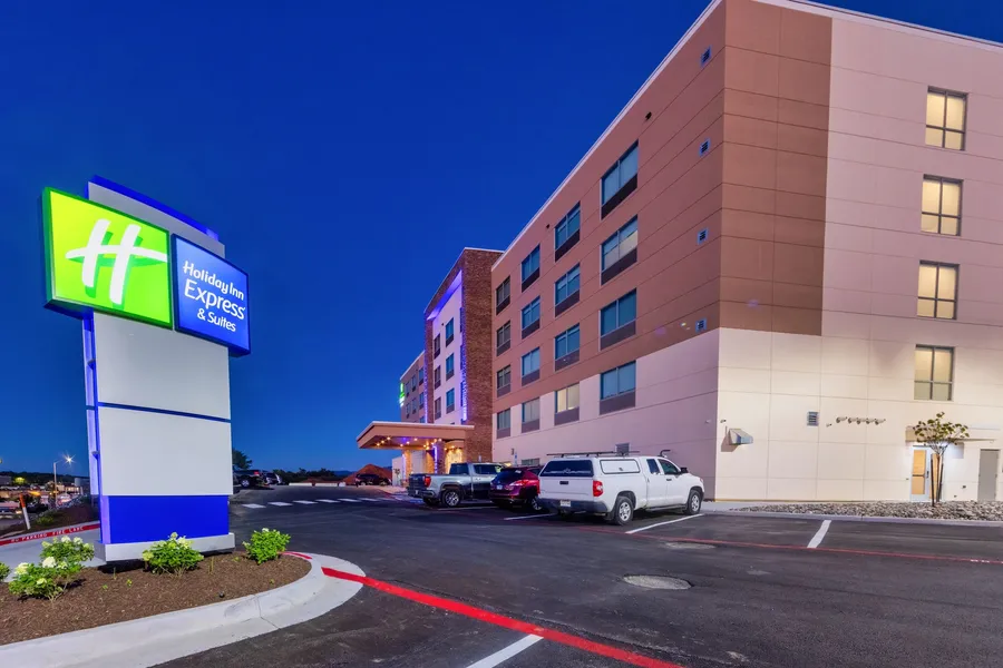 Holiday Inn Express & Suites Harrisonburg University Area by IHG hotel detail image 2