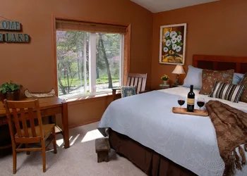 Lake Lucerne Resort & Ranch hotel thumbnail 3