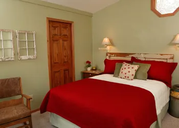 Lake Lucerne Resort & Ranch hotel thumbnail 4