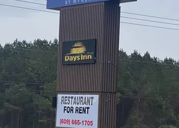 Days Inn by Wyndham Ozark hotel thumbnail 3