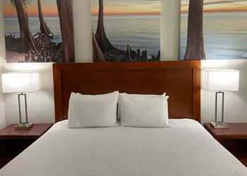 Days Inn by Wyndham Ozark hotel thumbnail 5