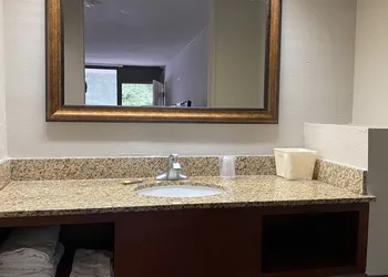Days Inn by Wyndham Ozark hotel thumbnail 6
