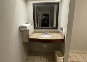 Days Inn by Wyndham Ozark hotel thumbnail 7