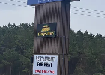 Days Inn by Wyndham Ozark hotel thumbnail 3