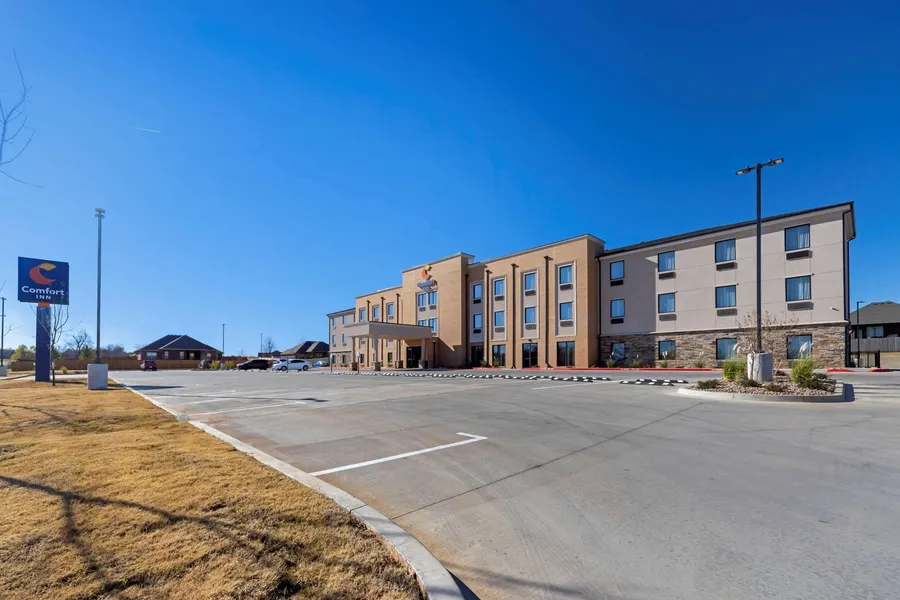 Comfort Inn & Suites Harrah hotel detail image 2