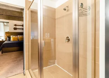 Cozy Atlantic Station Midtown Loft hotel thumbnail 3