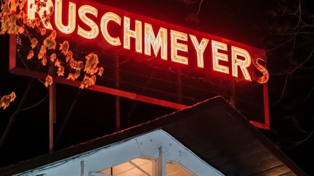 Ruschmeyers #3 - Queen hotel detail image 2