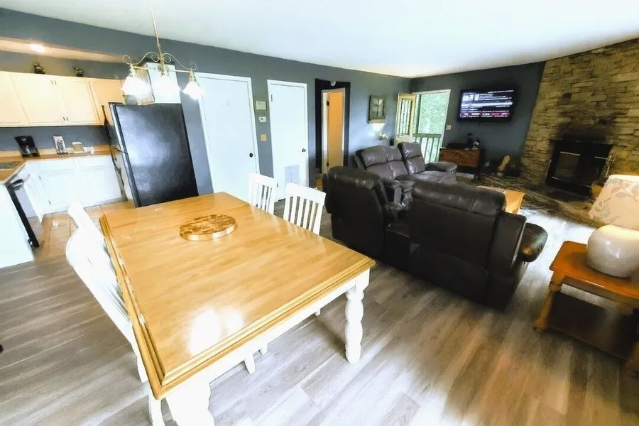 Hillbilly Hilton 2 Bedroom Chalet hotel detail image 6