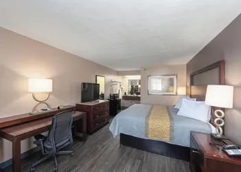 Colonial Inn hotel thumbnail 6