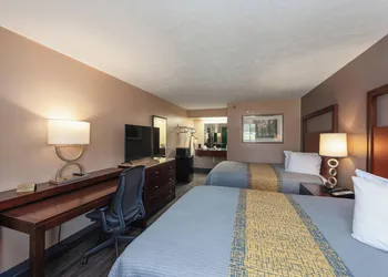 Colonial Inn hotel thumbnail 7