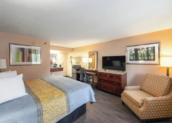Colonial Inn hotel thumbnail 8