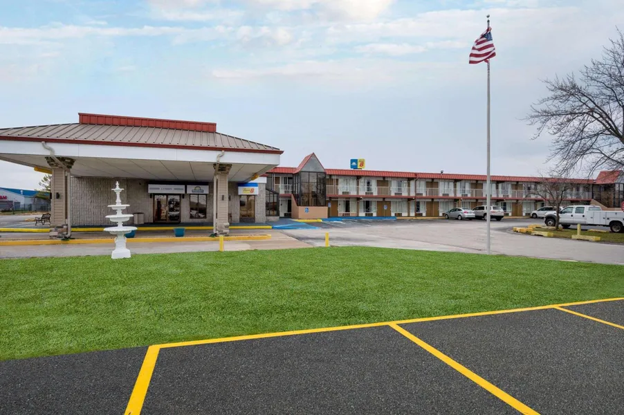 Days Inn by Wyndham Perrysburg/Toledo hotel detail image 2