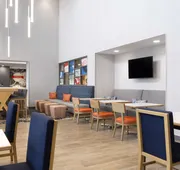 Hampton Inn & Suites St. Charles Old Town Area hotel detail image 3