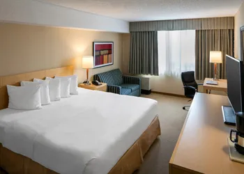 Hampton Inn by Hilton Montreal East Anjou hotel thumbnail 4
