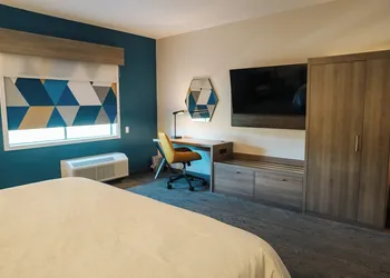Holiday Inn Express & Suites McCalla - Birmingham West hotel thumbnail 8