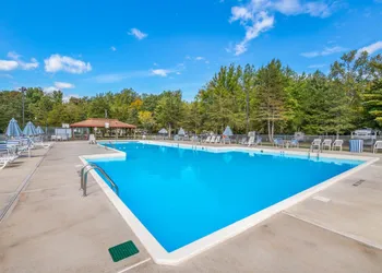 Rondout Valley Camping Resort Deluxe Park Model 3 hotel thumbnail 3