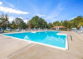 Rondout Valley Camping Resort Deluxe Park Model 3 hotel thumbnail 4