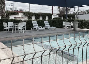 Hotel Los Robles hotel thumbnail 3
