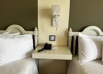 Hotel Los Robles hotel thumbnail 8