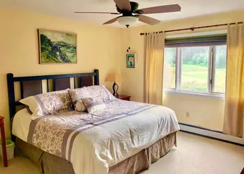 G2 Sunny and homey Fairway Village Townhome right on the Omni Mount Washington Hotel golf course hotel thumbnail 2