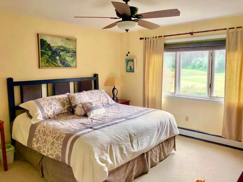 G2 Sunny and homey Fairway Village Townhome right on the Omni Mount Washington Hotel golf course hotel detail image 2