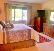 G2 Sunny and homey Fairway Village Townhome right on the Omni Mount Washington Hotel golf course hotel detail image 3