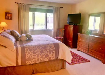 G2 Sunny and homey Fairway Village Townhome right on the Omni Mount Washington Hotel golf course hotel thumbnail 3