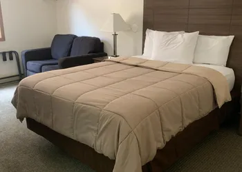 Lakes Area Inn hotel thumbnail 3