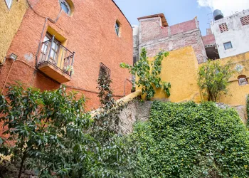 Las Cuatro Puertas hotel thumbnail 2