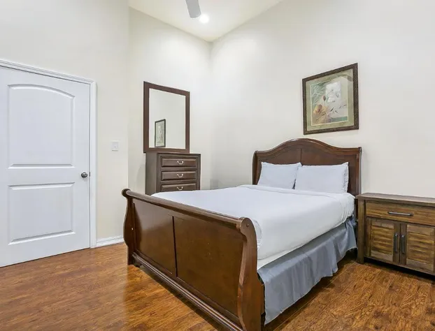 Stylish 4BR condo in Downtown by Hosteeva hotel detail image 1