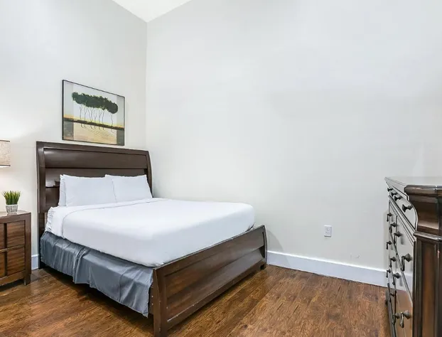 Stylish 4BR condo in Downtown by Hosteeva hotel detail image 2