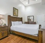 Stylish 4BR condo in Downtown by Hosteeva hotel detail image 4