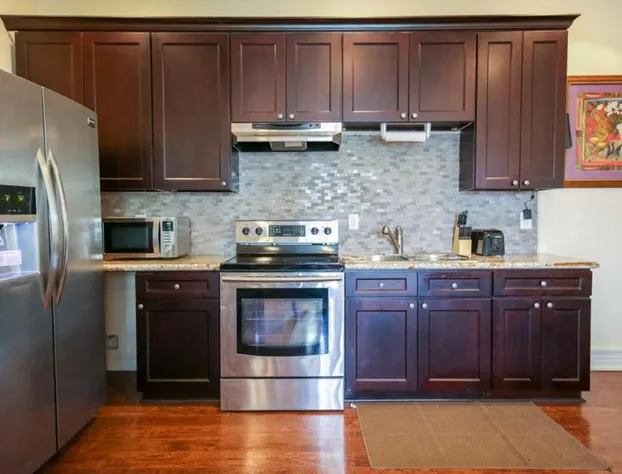 Stylish 4BR condo in Downtown by Hosteeva hotel detail image 4