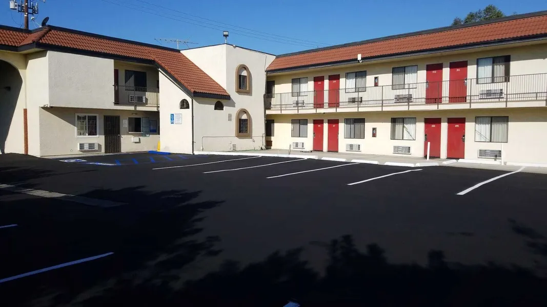 Royale Inn Motel hotel detail image 2