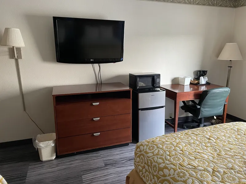 The Royal Inn & Suites hotel detail image 6