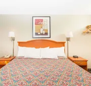 Days Inn by Wyndham Effingham hotel detail image 3