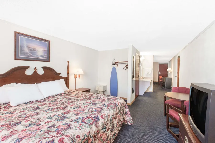 Days Inn by Wyndham Effingham hotel detail image 6