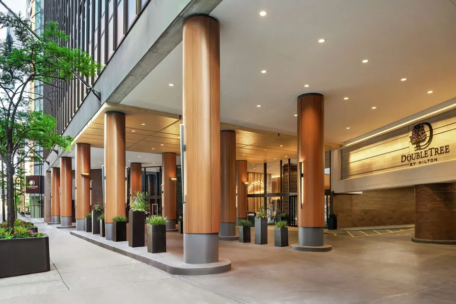 DoubleTree by Hilton Chicago - Magnificent Mile hotel detail image 2