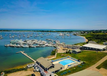 Champlin's Marina & Resort hotel thumbnail 2