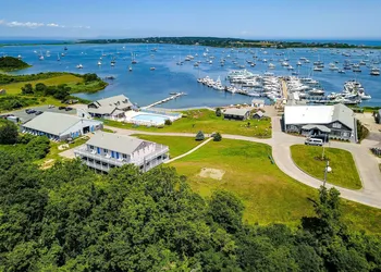 Champlin's Marina & Resort hotel thumbnail 6
