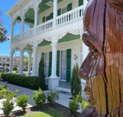 The George Manor hotel detail image 3
